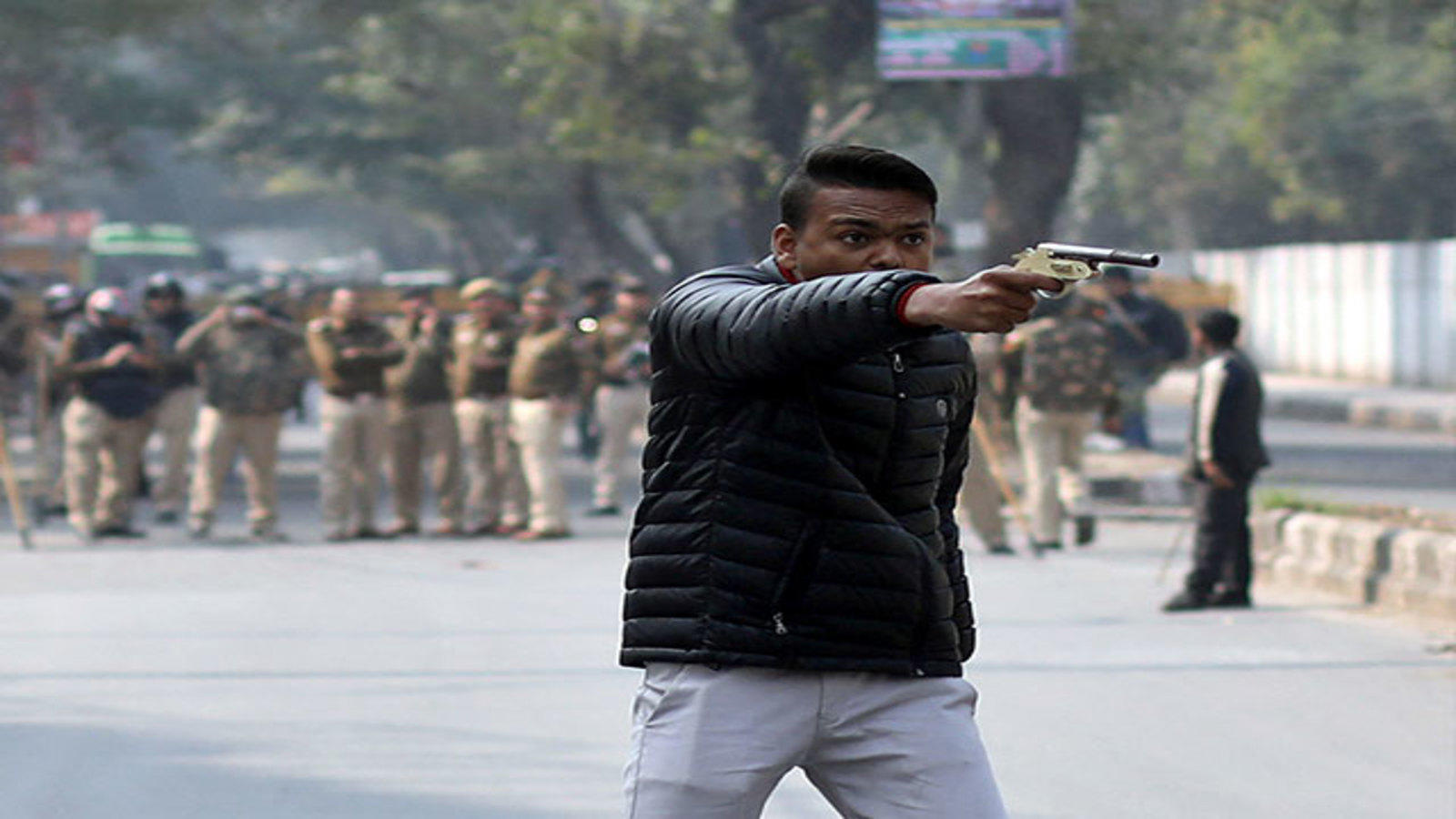 anti-caa-protest-man-fires-at-jamia-university-students-detained-one-hurt