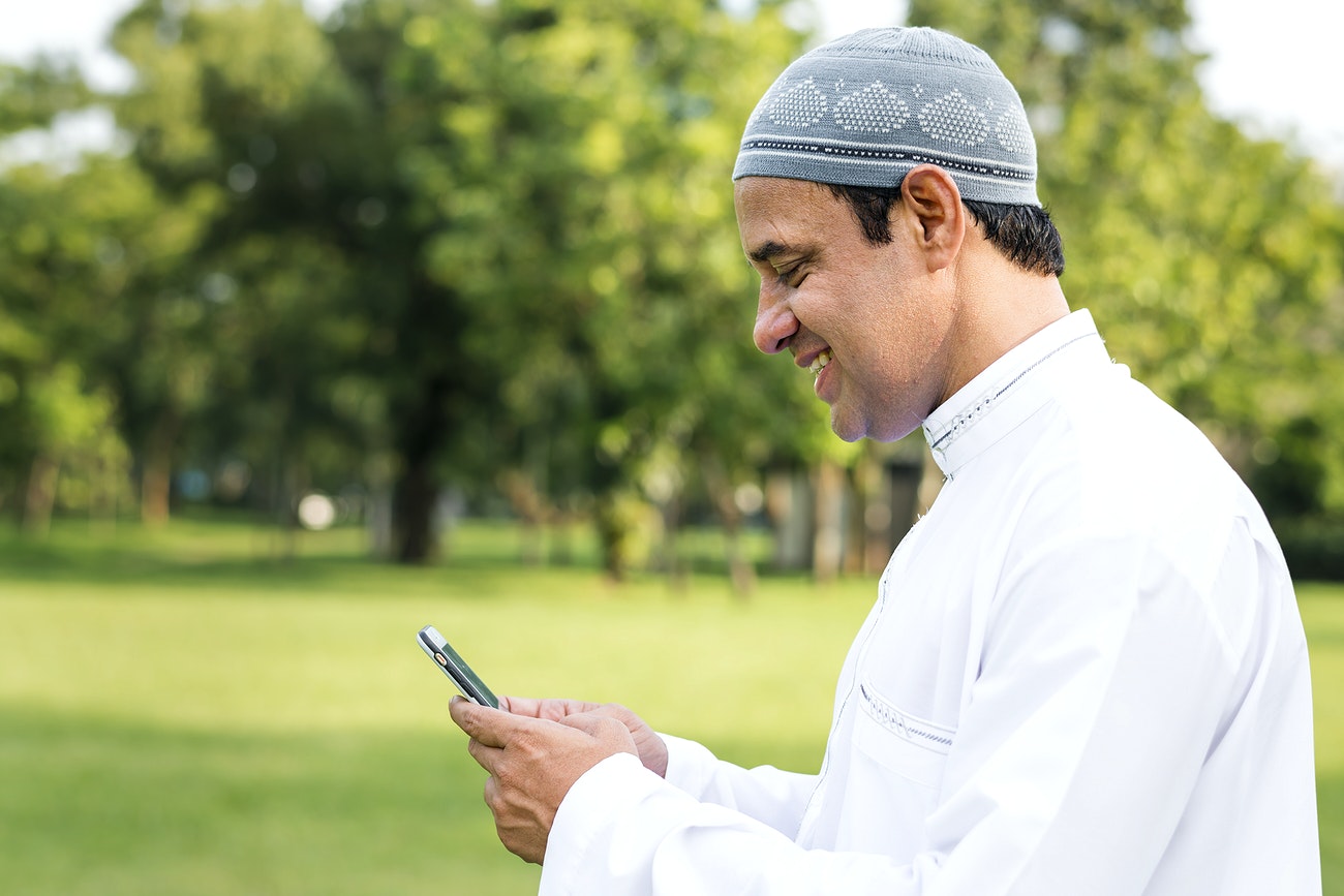 A Muslim With Smartphone
