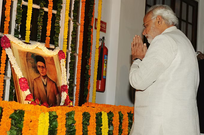 Narendra_Modi_pays_tributes_to_Veer_Savarkar
